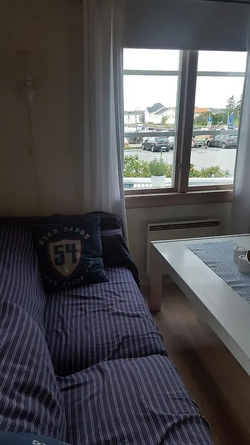 غوتنبرغ Fjallbacka Harbour Cottage بيت خشبي